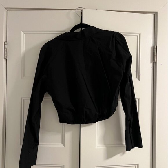 Abercrombie Cropped Black Low Cut Blouse - Picture 3 of 3